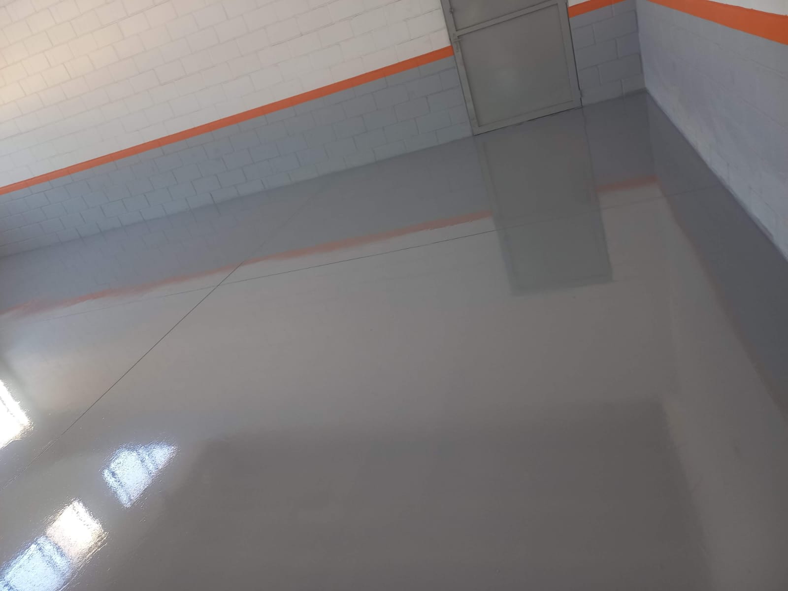 Acabamento de piso epóxi