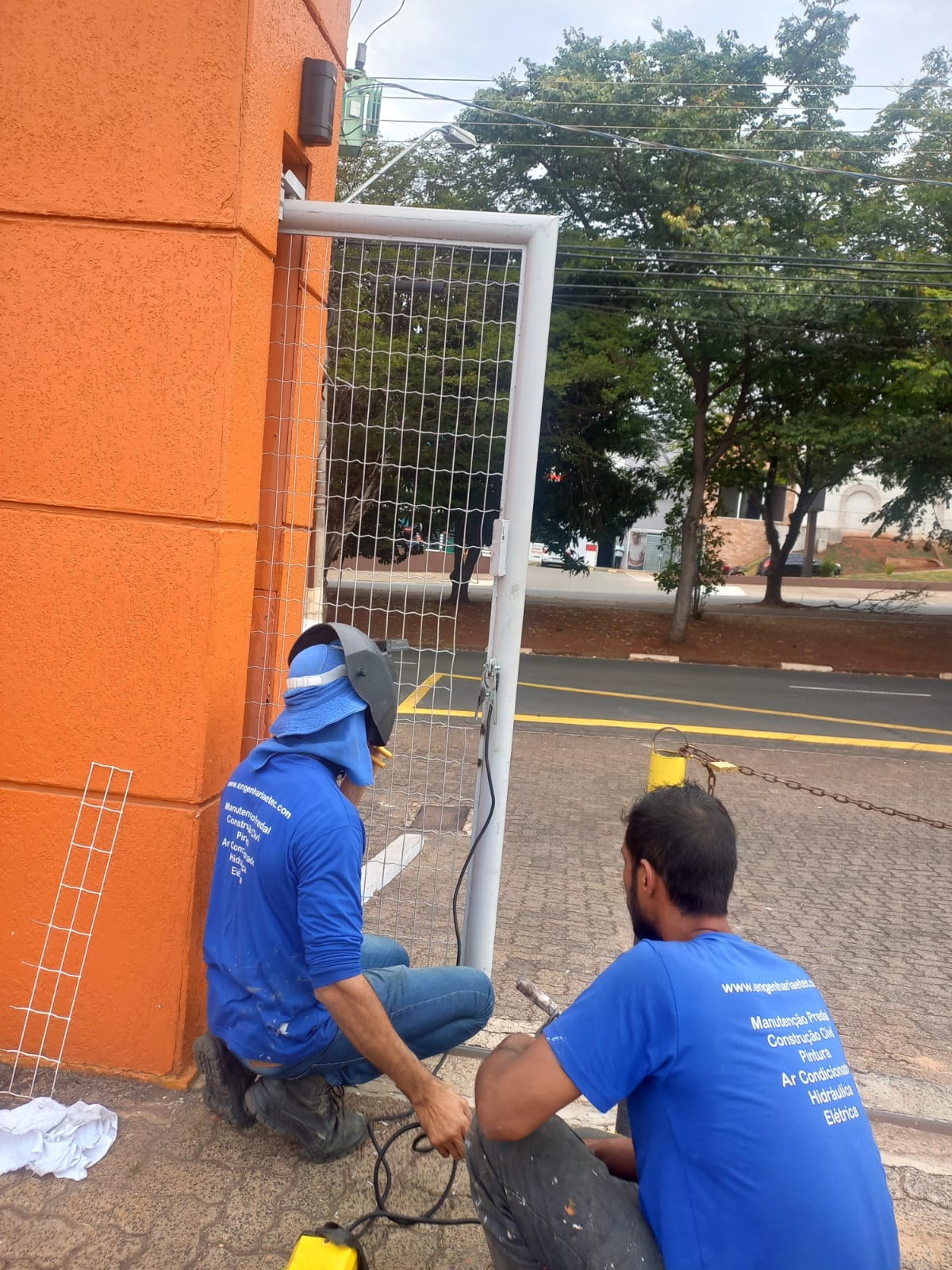 Solda e instalação de portão
